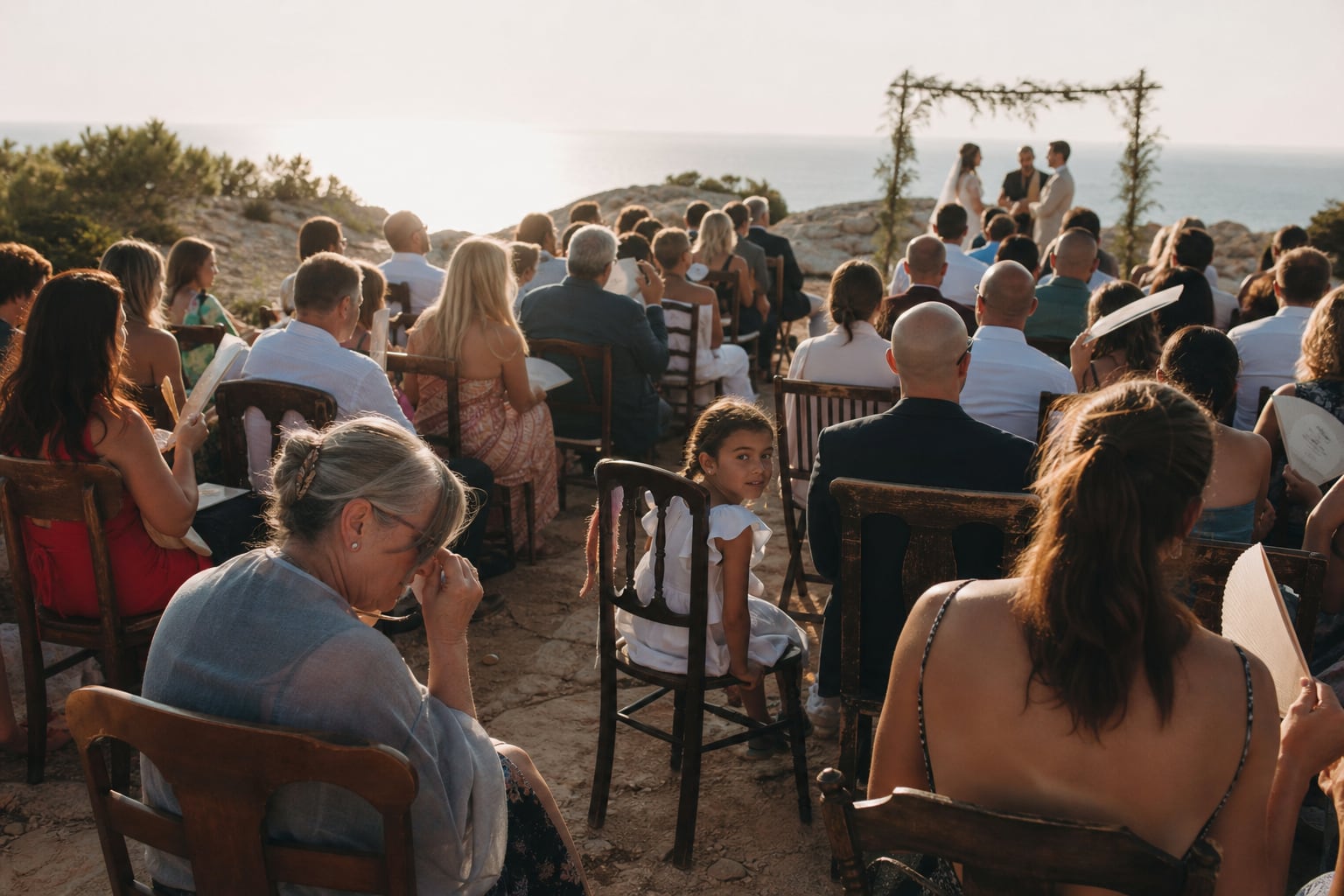 Ceremonia de boda sobre un acantilado junto al mar en Jávea, Costa Blanca